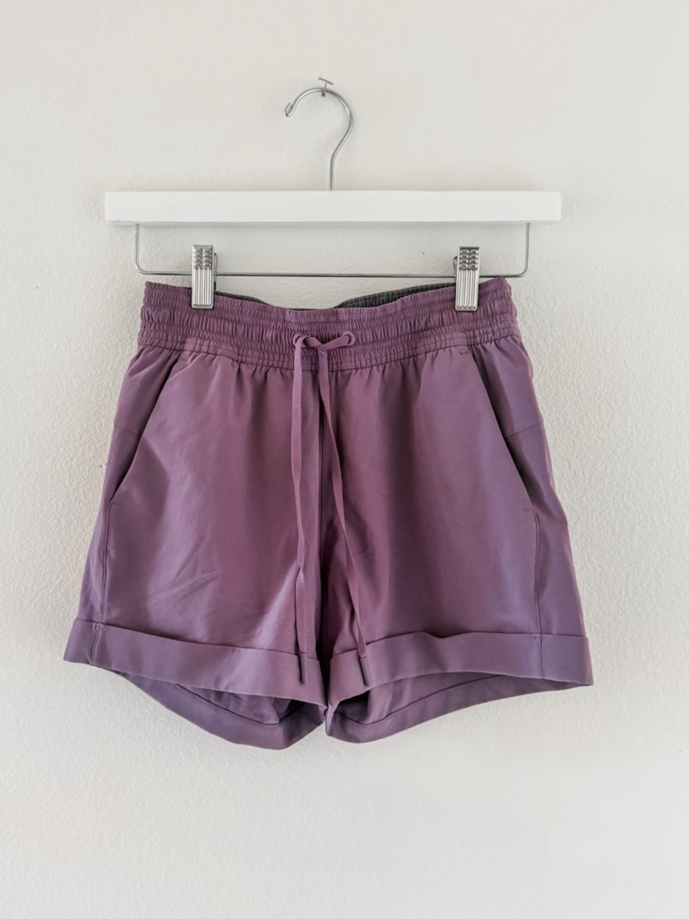 Lululemon Spring Break Away Short 4-way Stretch 3" Smoked Mulberry size 2